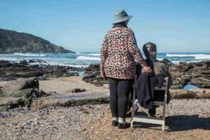 persona diverso funcional asistido por un asistente personal