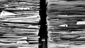 monton de archivos apilados