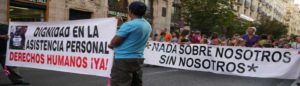 cartel en manifestacion , dignidad en la asistencia personal, derechos humanos, ya