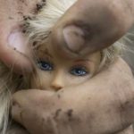 mano apretando muñeca representando la violencia contra las mujeres